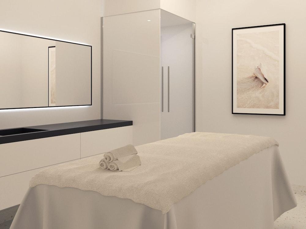 Hotel Regency Salgados & 4*